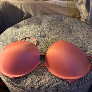 Victoria’s Secret bombshell push up bra